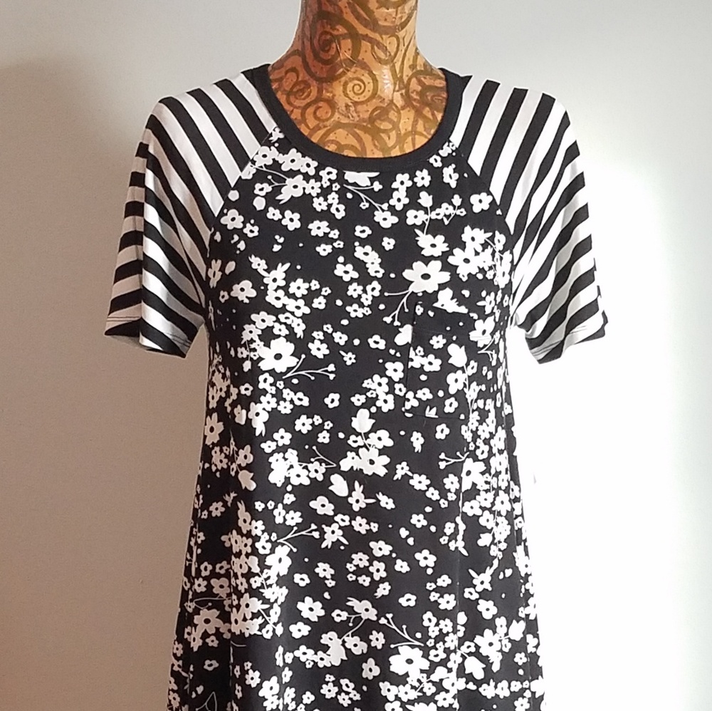 NEW Lularoe Carly Dress XS Black White Nior Floral